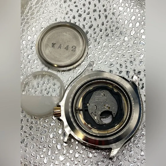 Casio vintage MD708 dive watch, gold black , stainless steel, parts or restore - Picture 7 of 7